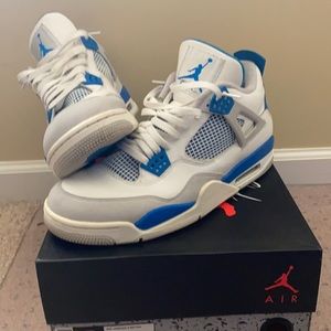Jordan Retro 4 “Military Blue” (2012)